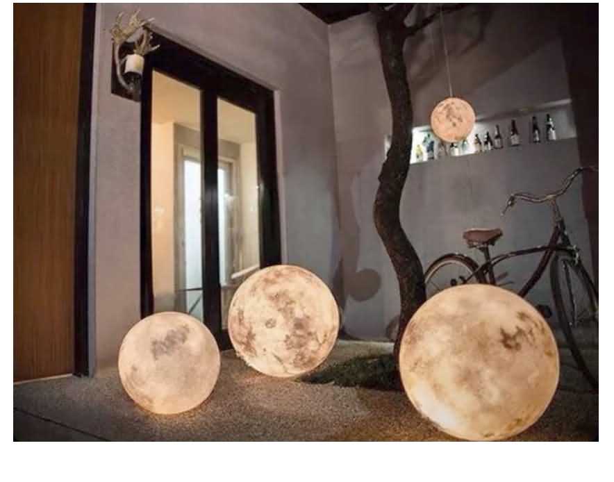Moon floor lamp